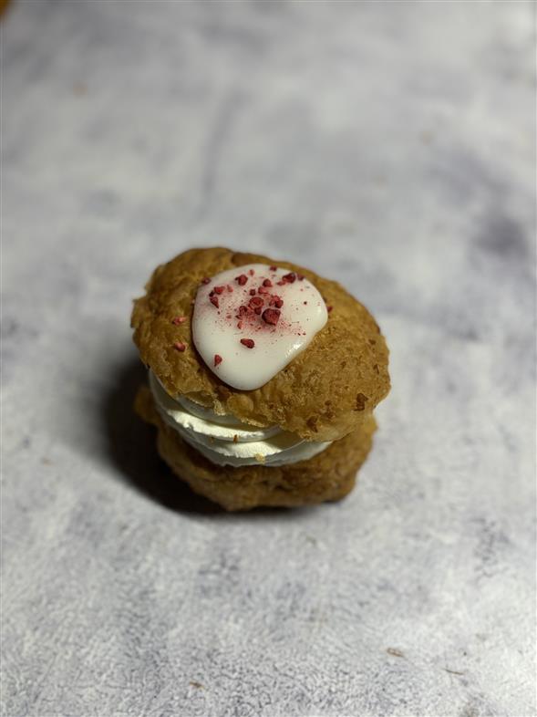 Fastelavnsbolle med hindbærmarmelade